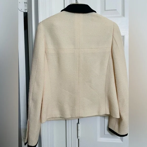 Vintage CHANEL Ivory & Black Bouclé Tweed Skirt Suit - Picture 5 of 13